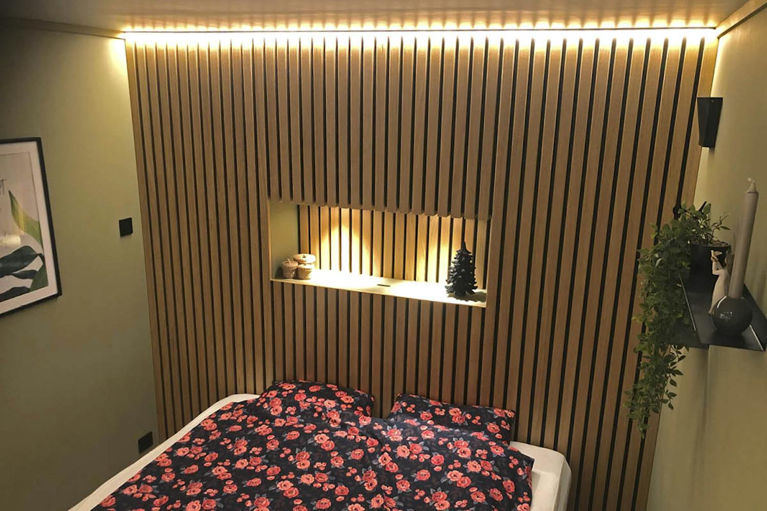 Vaatehuone piilo-ovella Vaatehuone piilo-ovella